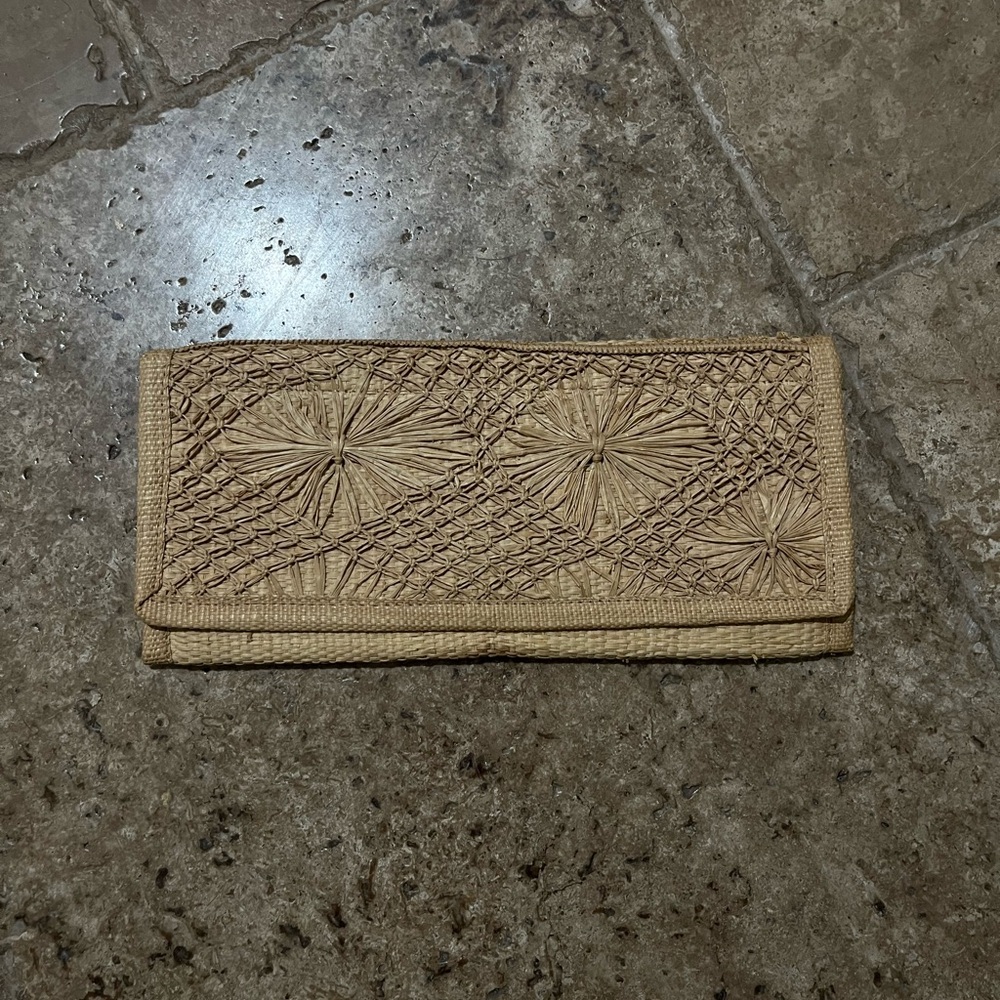 Vintage Straw Trifold Clutch